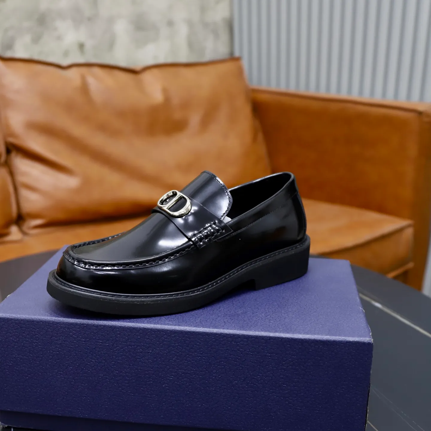 Factory price: 640💰Top original order Brand: Dior DIOR Standard code: Men's size 39-44 (38/45/can be customized) Grade: Same style as the official website Original order quality Material: Original cowhide Water-dyed cowhide lining Original distinguished outsole Style category: Men's fashionable casual leather shoes Distinguished big-name luxury elements top luxury Color: Color of the actual picture